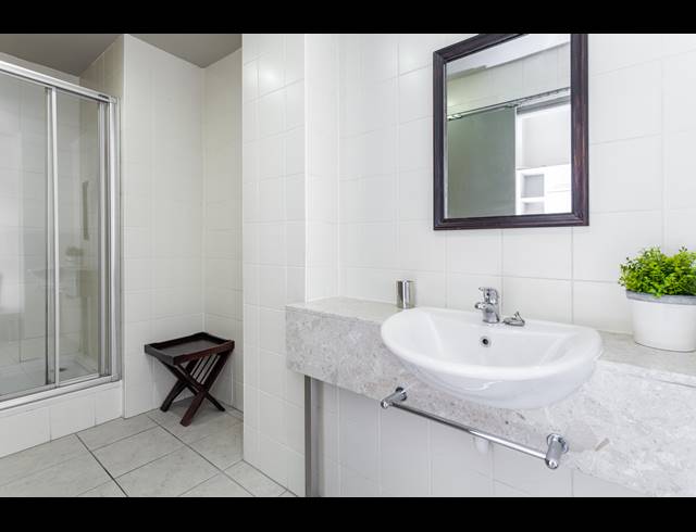 2 BEDROOM APARTMENT RENTED IN CAPE TOWN CITY CENTRE